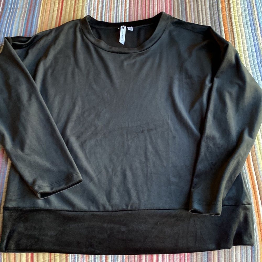 Cable & Gauge Black Velvet Top New L